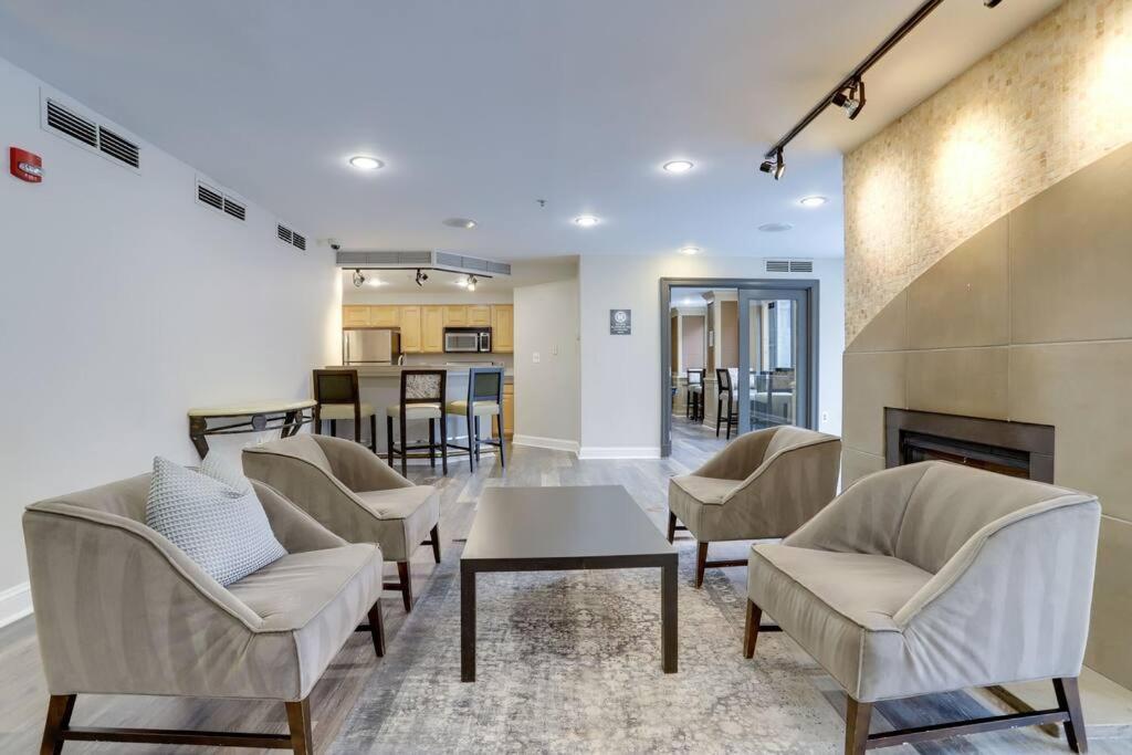 Sensational 1 Bedroom Condo At Ballston Place With Gym Arlington Esterno foto