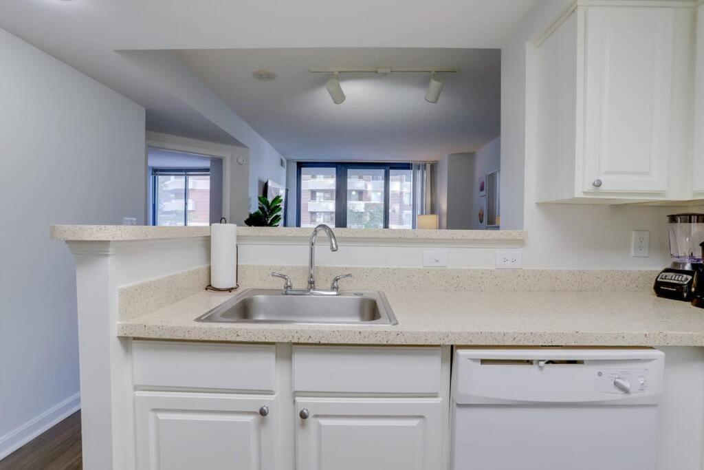 Sensational 1 Bedroom Condo At Ballston Place With Gym Arlington Esterno foto