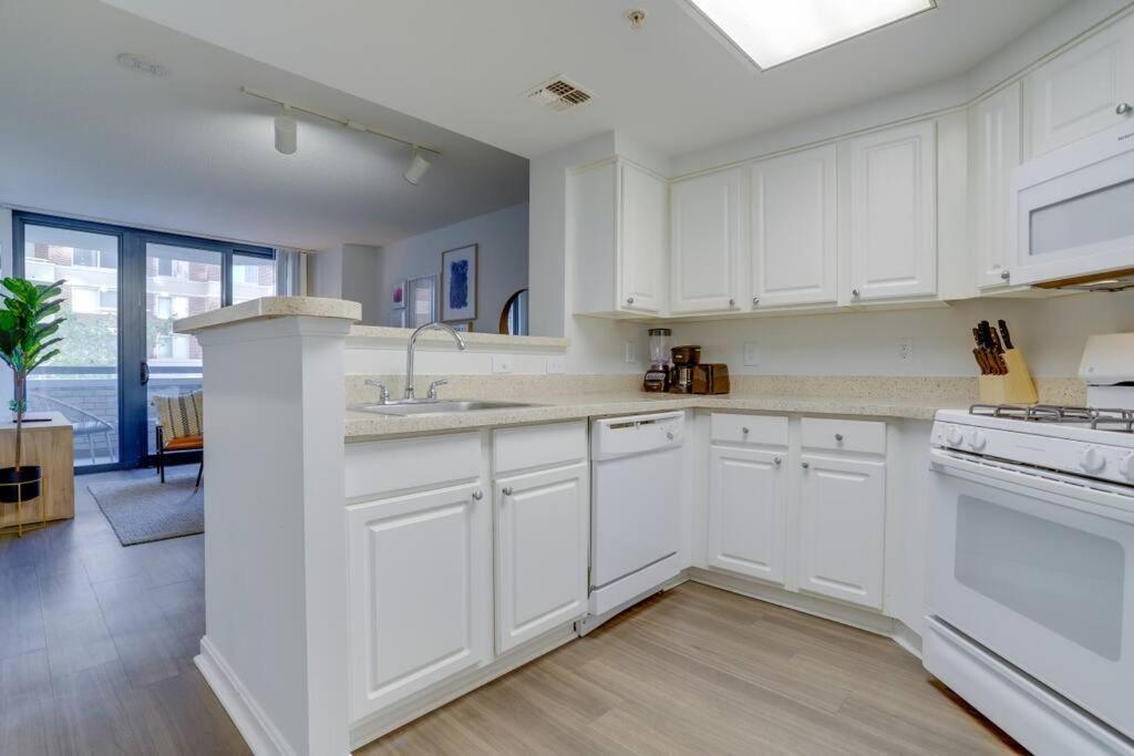 Sensational 1 Bedroom Condo At Ballston Place With Gym Arlington Esterno foto